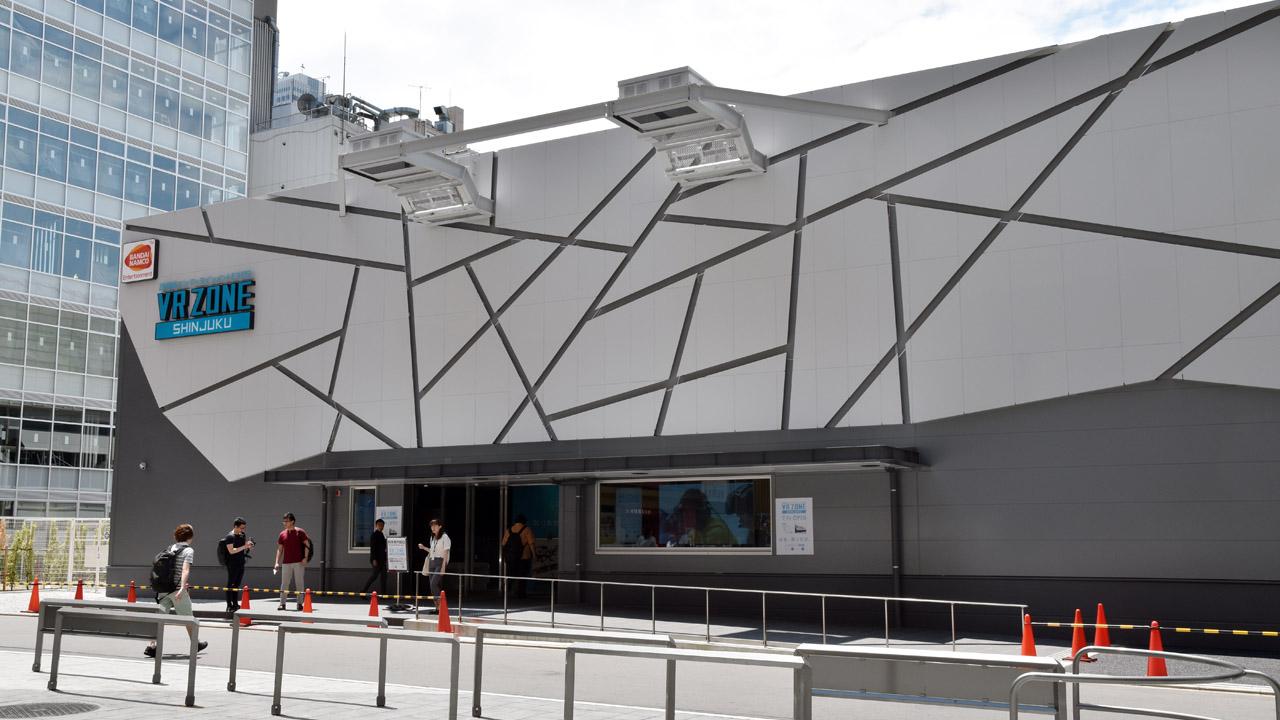 Foto da entrada da VR Zone Shinjuku.